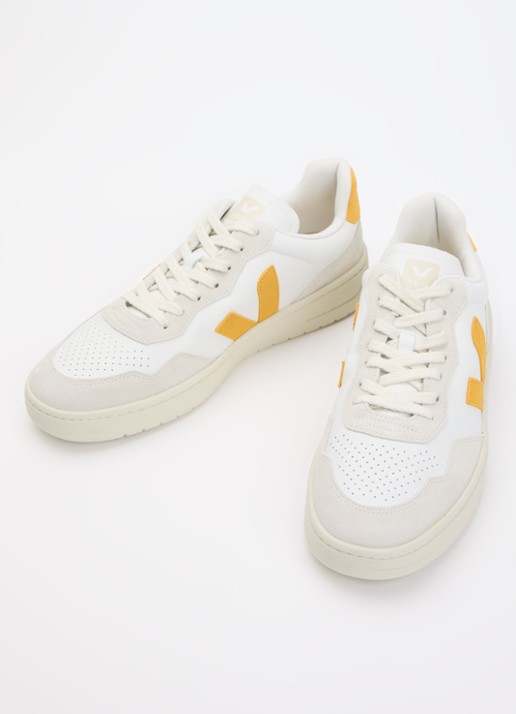Veja V-90 sneaker van leer met suède details - detail 3 wit