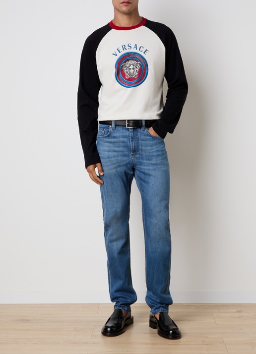 Versace Medusa Moneta longsleeve met logoprint - voorkant 2 gebroken wit