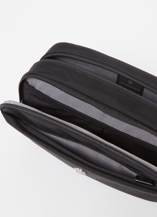 Victorinox Toilettas met logo - voorkant 2 zwart