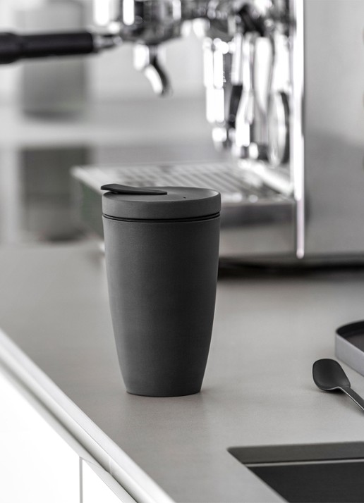 Villeroy & Boch Manufacture Rock To Go koffiebeker 35 cl - achterkant donkergrijs