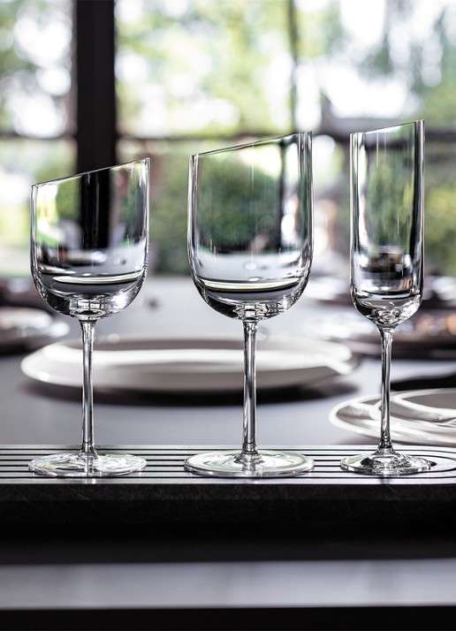 Villeroy & Boch NewMoon witte wijnglas 30 cl set van 4 - voorkant 2 transparant