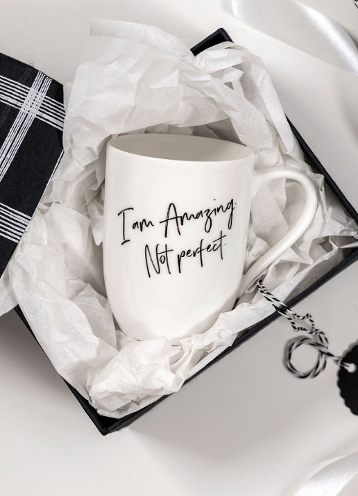 Villeroy & Boch Statement "I'm amazing. Not perfect." kopje 34 cl - voorkant 2 gebroken wit