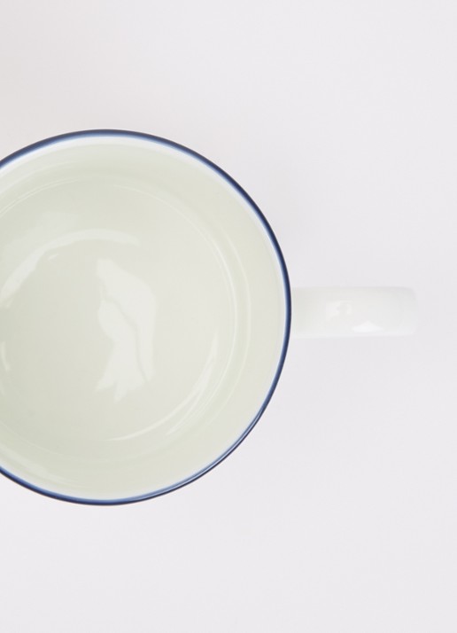 Wedgwood Gio kopje 29,3 cl - voorkant 2 gebroken wit