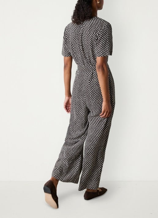 Whistles Wide fit jumpsuit met ruitdessin en ceintuur - achterkant bruin
