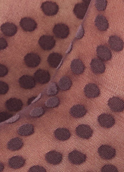 Wolford Sweet Dots pantysokken met stippenprint in 20 denier - detail 3 aubergine