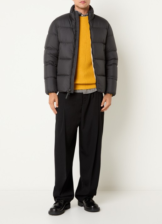 Woolrich Cloud Eagle puffer jack met donsvulling en steekzakken - voorkant 4 zwart