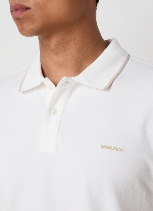 Woolrich Monterey regular fit polo met logoborduring - detail 3 gebroken wit