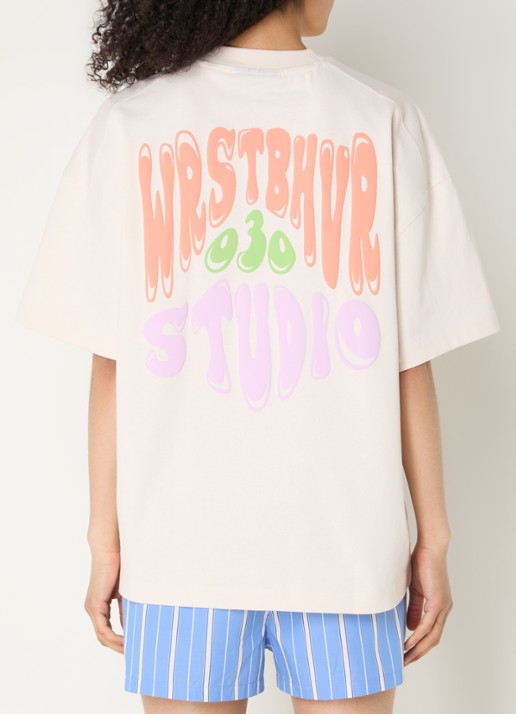 WRSTBHVR Flynn T-shirt met logo- en backprint