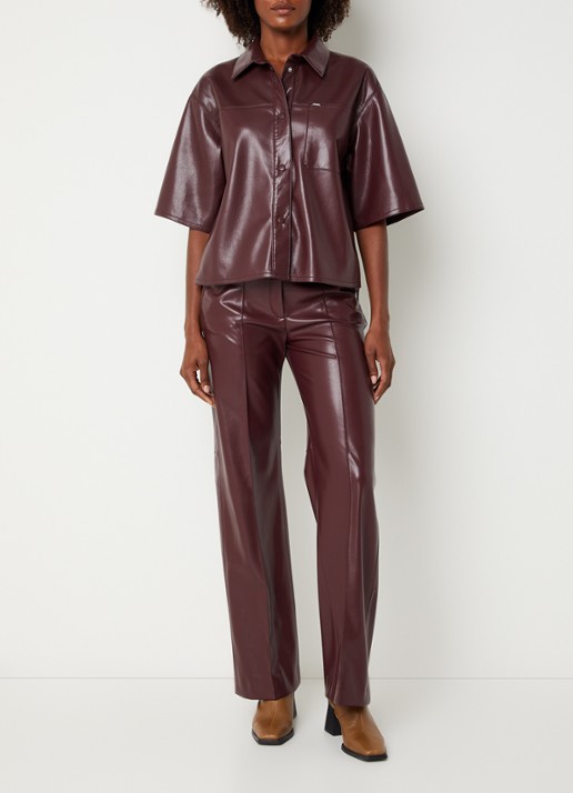 Xandres Horris blouse van imitatieleer met borstzak - voorkant 3 aubergine