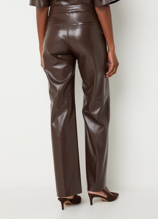 Xandres Pietrovic high waist straight fit broek van imitatieleer met steekzakken - achterkant donkerbruin