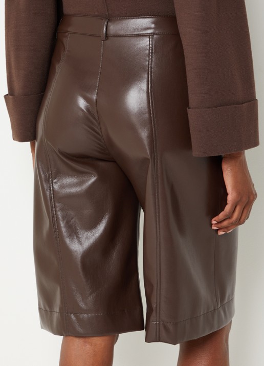 Xandres Puzanne high waist straight fit korte broek van imitatieleer - achterkant 4 donkerbruin