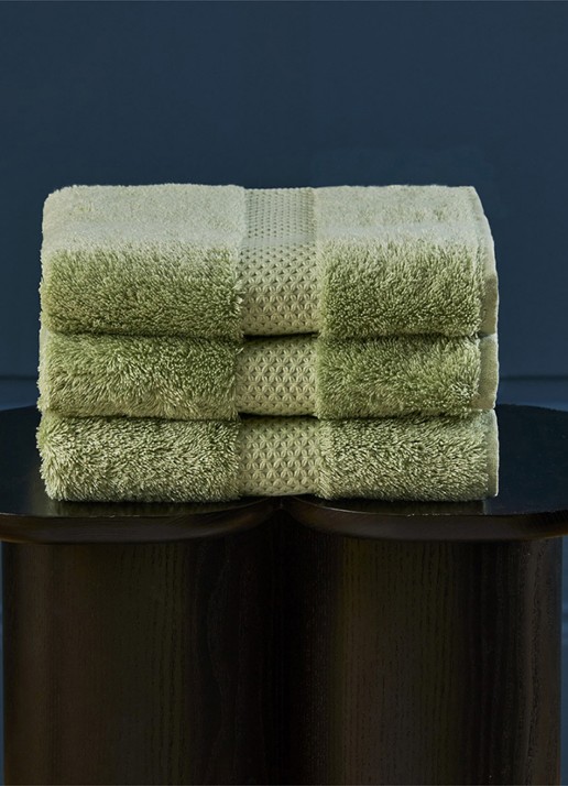 Yves Delorme Etoile badhanddoek - 700 gr/m2 - 55 x 100 cm - voorkant 2 lindegroen