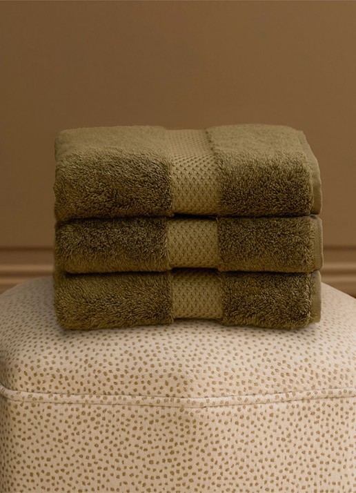 Yves Delorme Etoile badhanddoek - 700 gr/m2 - 55 x 100 cm - voorkant 3 khaki