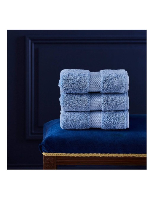 Yves Delorme Etoile badhanddoek - 700g/m2 - 70 x 140 cm - detail 3 lichtblauw