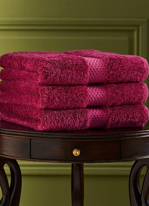 Yves Delorme Etoile gastendoek - 700 gr/m2 - 45 x 70 cm - voorkant 4 fuchsia
