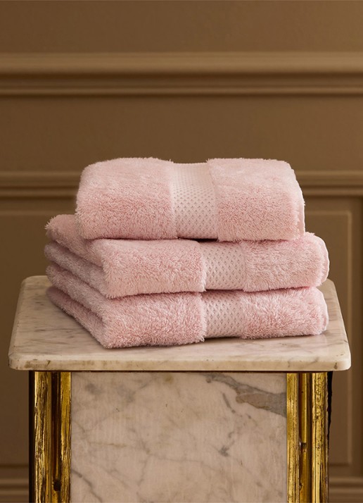 Yves Delorme Etoile gastendoek - 700 gr/m2 - 45 x 70 cm - voorkant 4 lichtroze