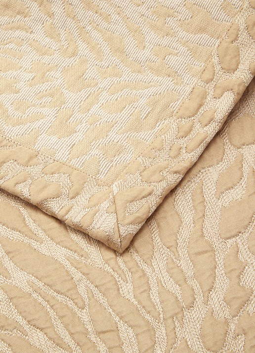 Yves Delorme Souvenir bedsprei in katoenblend - voorkant 3 beige