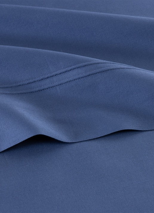 Yves Delorme Triomphe laken van katoensatijn 310TC - detail donkerblauw