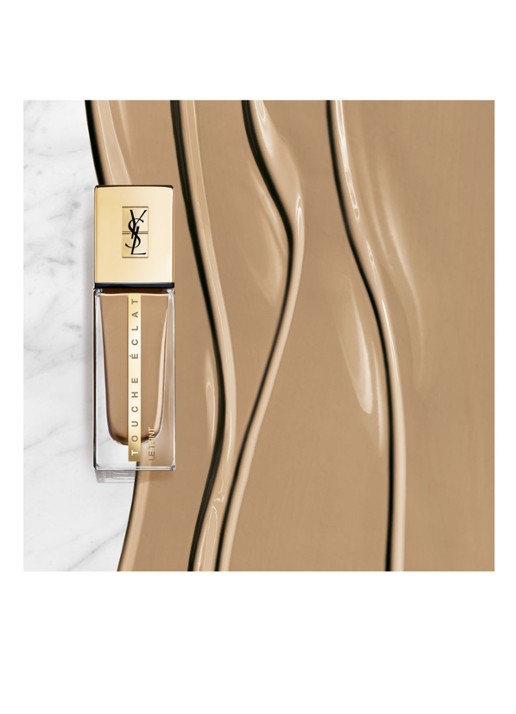 Yves Saint Laurent Touche Éclat Le Teint Foundation - detail 4 bd60
