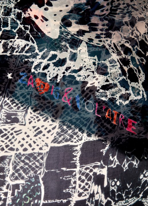 Zadig&Voltaire Kerry sjaal met print 134 x 134 cm - detail 2 donkerblauw