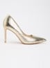 Assured pump van leer met crocostructuur - Goud