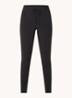 Xarah high waist slim fit pantalon van travel jersey - Zwart
