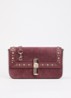 Iride S crossbodytas van suède met studs en afneembare schouderriem - Cranberryrood