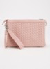 Gevlochten clutch met afneembare schouderriem - Zalmroze