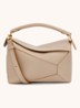 Puzzle Edge Small handtas van kalfsleer - Zand