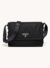 Traveller Re-Nylon Small gewatteerde schoudertas met leren details - Zwart