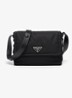 Traveller Re-Nylon Small gewatteerde schoudertas met leren details - Zwart