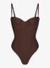 Skims Body corrigerende stringbody met beugel - Chocoladebruin