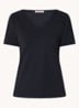 Roller T-shirt van travelstof met V-hals - Zwart