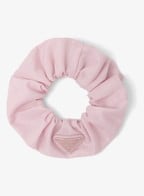 Re-Nylon scrunchie met logo - Lichtroze