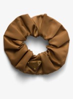Re-Nylon scrunchie met logo - Camel